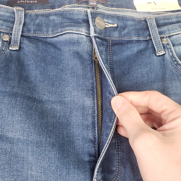 NYDJ Girlfriend Jeans Plus Size Capri's Denim 16W NEW Lovesick Medium Wash - Picture 7 of 12